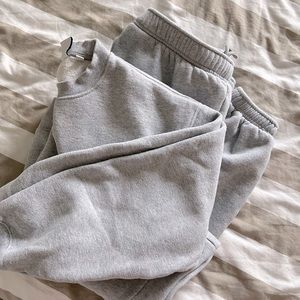 Aritzia TNA Cozy Fleece Crew Sweatshirt + Cozy Fleece Mega Sweatpants SET
